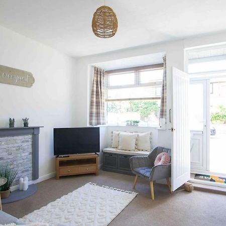 Beautiful 2 Bedroom House Close To The Seaside 클리소프스 외부 사진