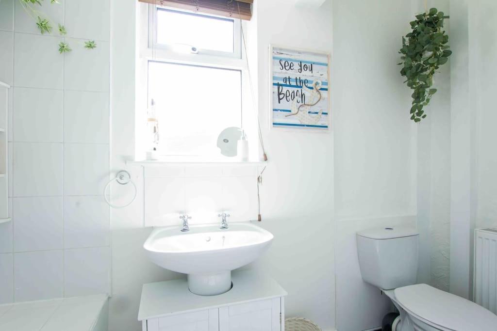 Beautiful 2 Bedroom House Close To The Seaside 클리소프스 외부 사진