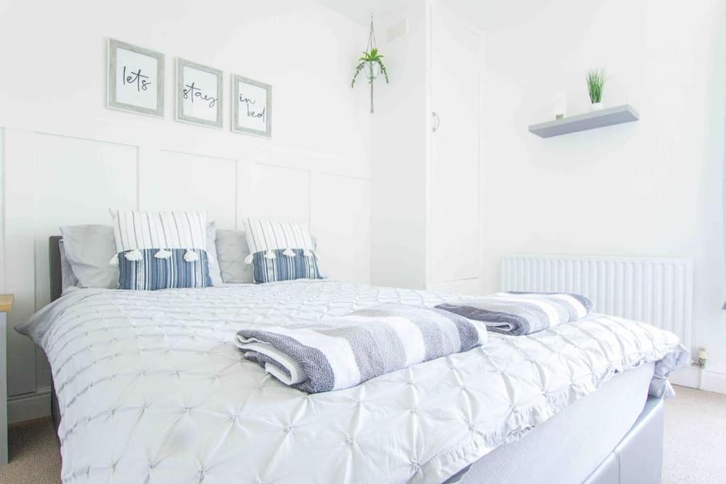 Beautiful 2 Bedroom House Close To The Seaside 클리소프스 외부 사진