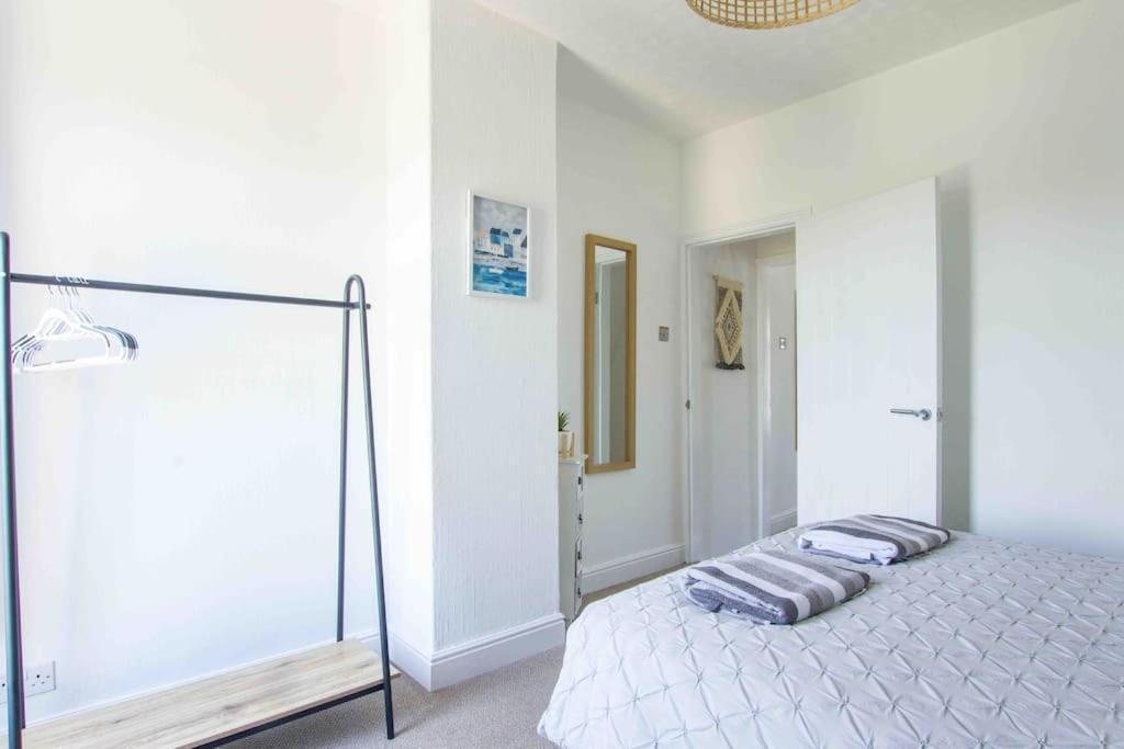 Beautiful 2 Bedroom House Close To The Seaside 클리소프스 외부 사진